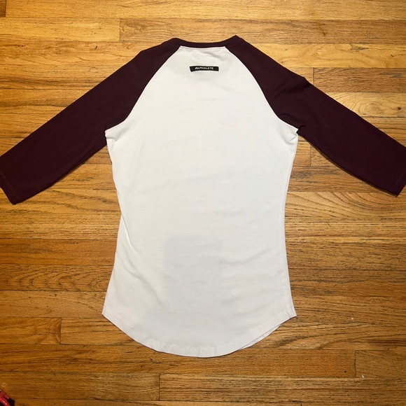 ALPHALETE Women's Fitted Performance 3/4 Sleeve Tee WHITE & BLACK CHERRY Small - Picture 2 of 4